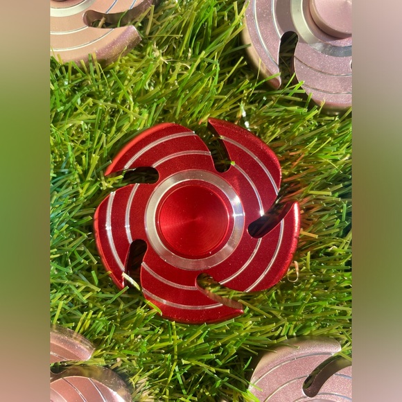 8 Metal Fidget Spinners Each With Case | 5 Pink | 2 Blue | 1 Red - Picture 6 of 8